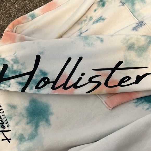 Hollister tiedye comfy sweater. - Picture 4 of 5